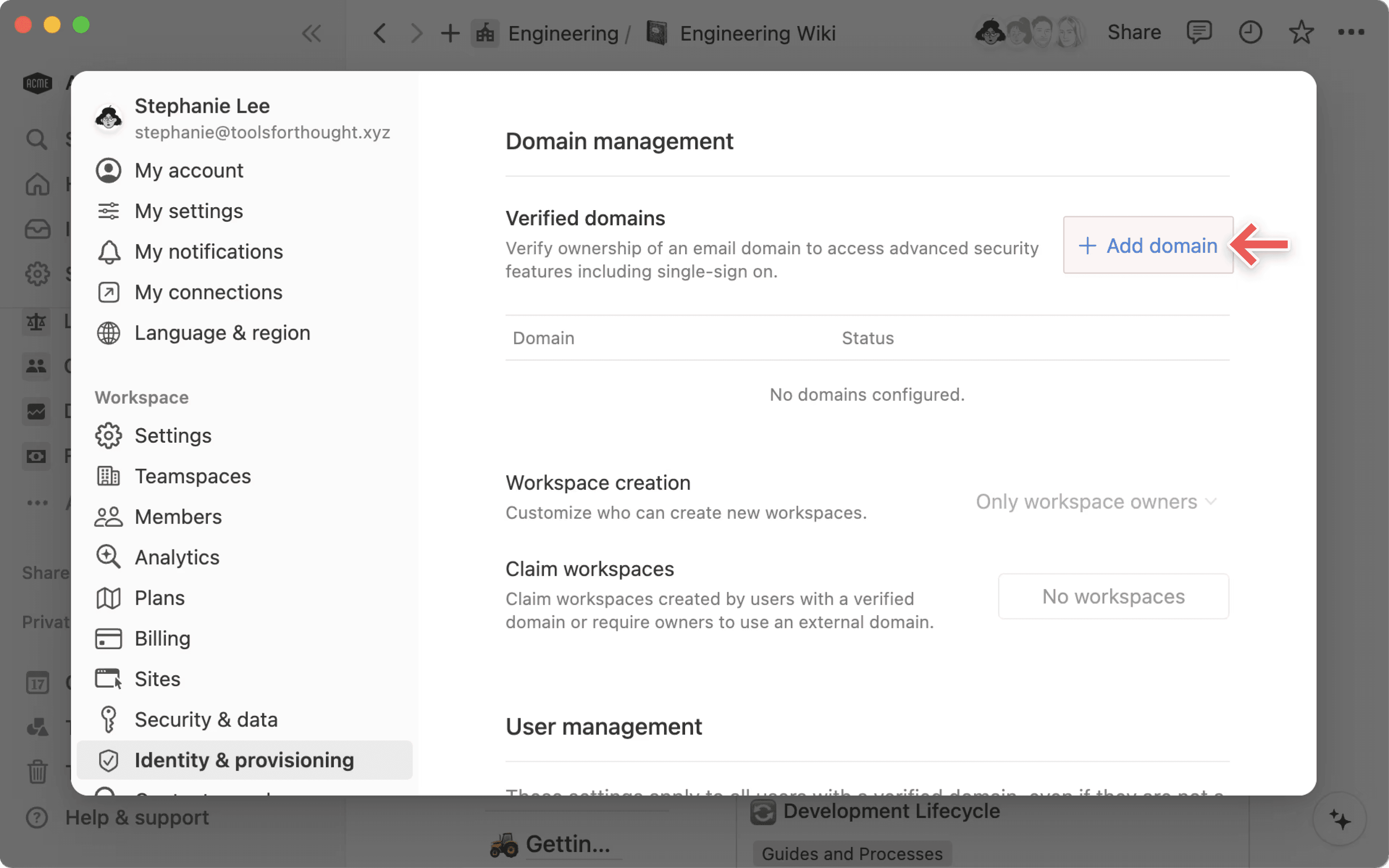 Selecione “Adicionar domínio” na barra lateral das configurações de Identidade para verificar um domínio para o seu espaço de trabalho.